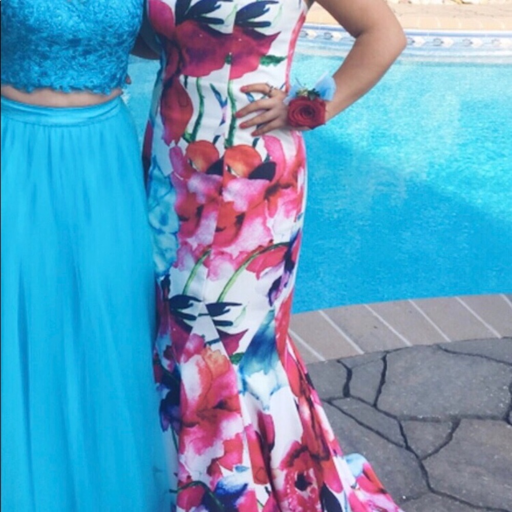 Prom/Formal Dress - Picture 2 of 4